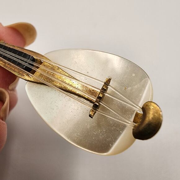 Vintage Mandolin or Lute Brooch Mother of Pearl & Brass, Nylon Strings Music Pin - Picture 2 of 7